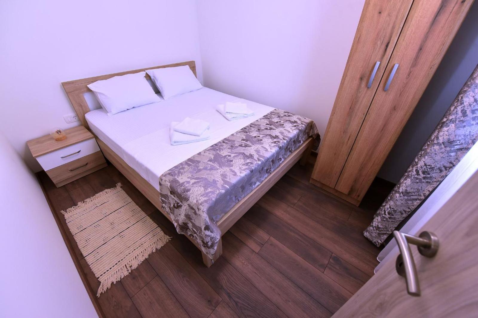 Airport Apartments Tri Hrasta Podgorica Ngoại thất bức ảnh